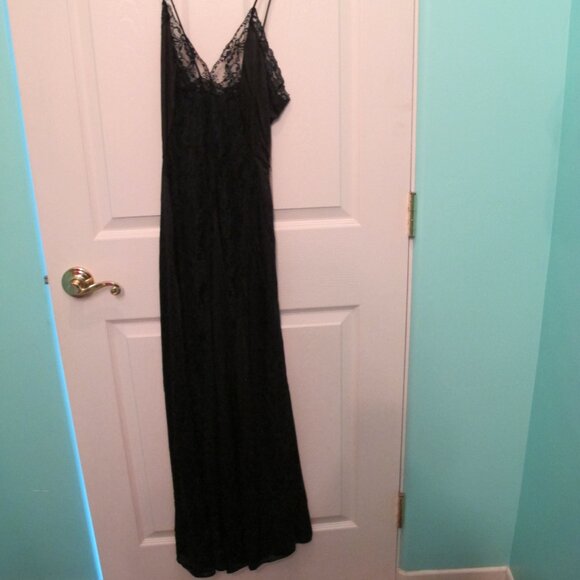Super Sexy Soft Silky and Lacy nightgown Black Size Medium - Picture 2 of 5